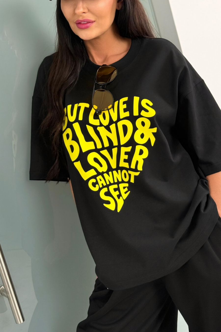 T-shirt damski BLIND – czarny z żółtym nadrukiem