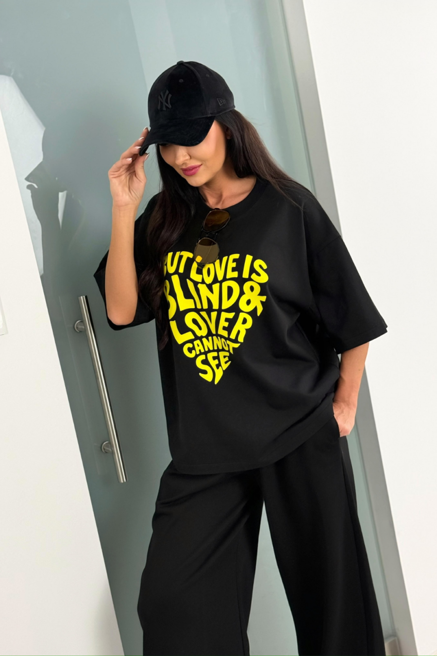 T-shirt damski BLIND – czarny z żółtym nadrukiem