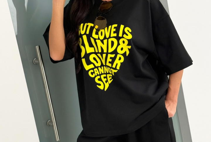 T-shirt damski BLIND – czarny z żółtym nadrukiem