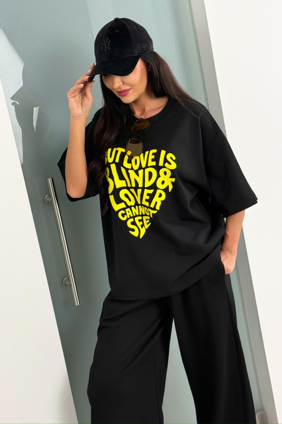 T-shirt damski BLIND – czarny z żółtym nadrukiem