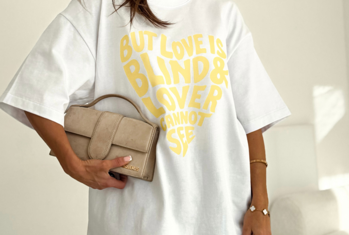 T-shirt damski BLIND – biały z żółtym nadrukiem