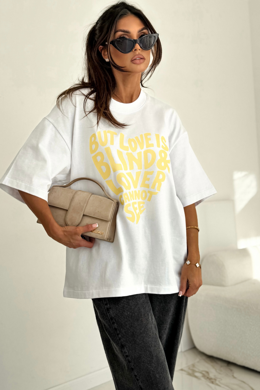 T-shirt damski BLIND – biały z żółtym nadrukiem