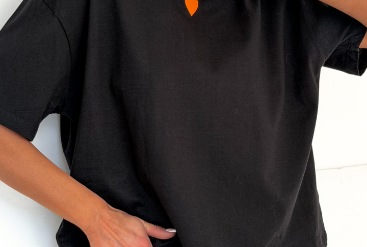 T-shirt damski HEART – biały z żółtym nadrukiem