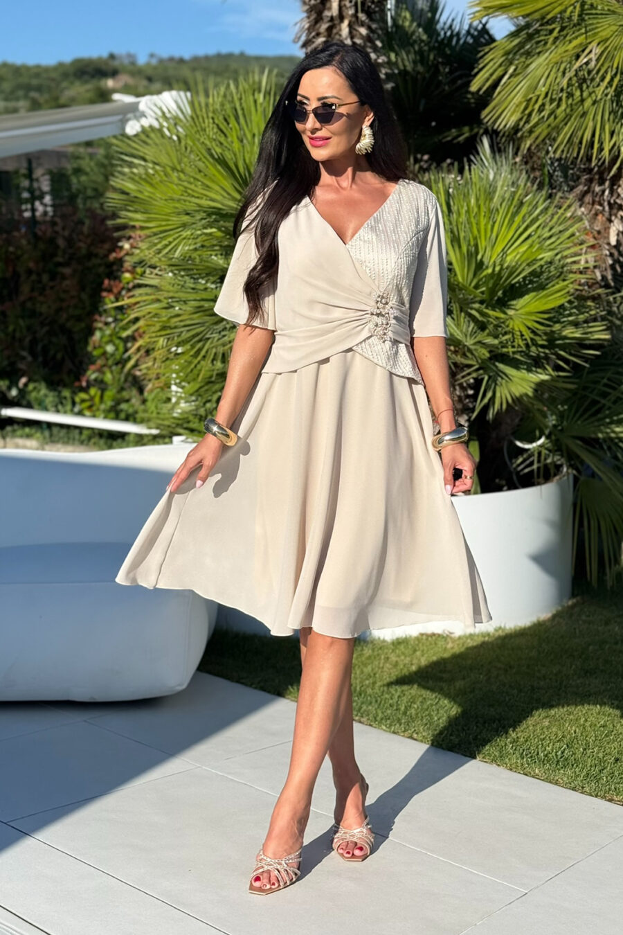 Sukienka midi w kolorze beżowym Plus Size - BH 539-1