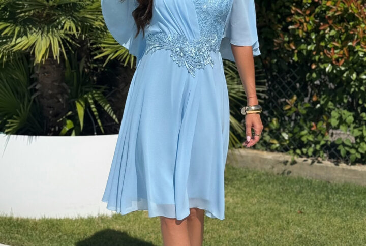 Sukienka midi w kolorze błękitnym Plus Size - BH 640-1