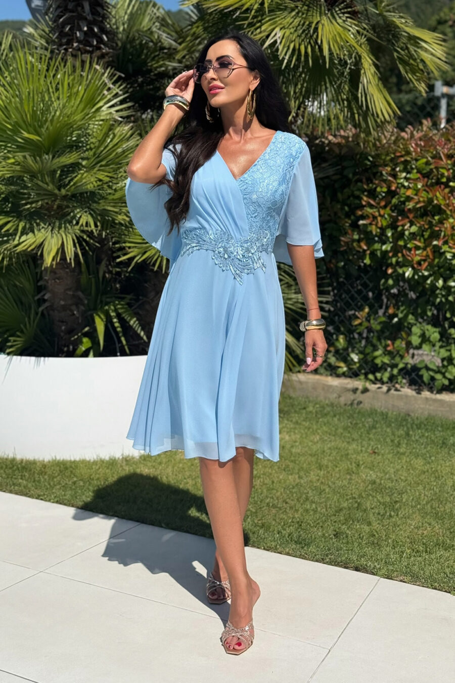 Sukienka midi w kolorze błękitnym Plus Size - BH 640-1