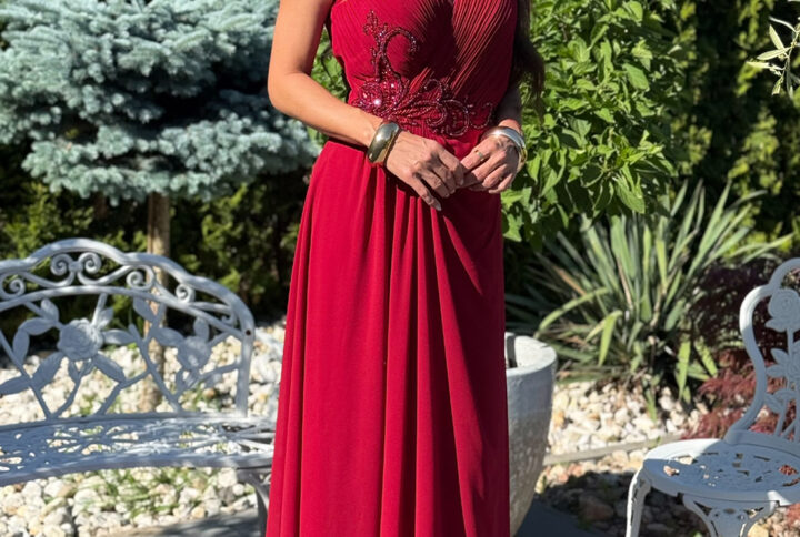 Sukienka Maxi Bordowa Plus Size – zdobiona aplikacją – BH 5391