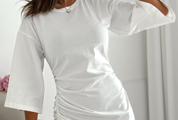 T-shirt DOLCE – ecru – modowa swoboda z regulowaną długością