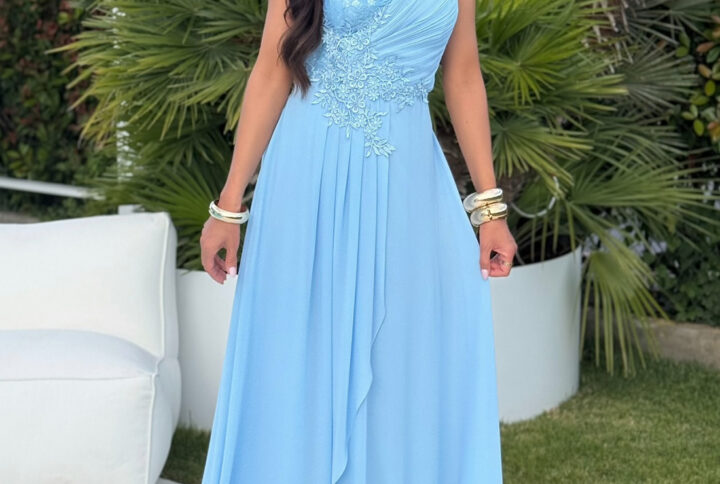 Długa sukienka maxi z koronkową aplikacją – baby blue – BH791